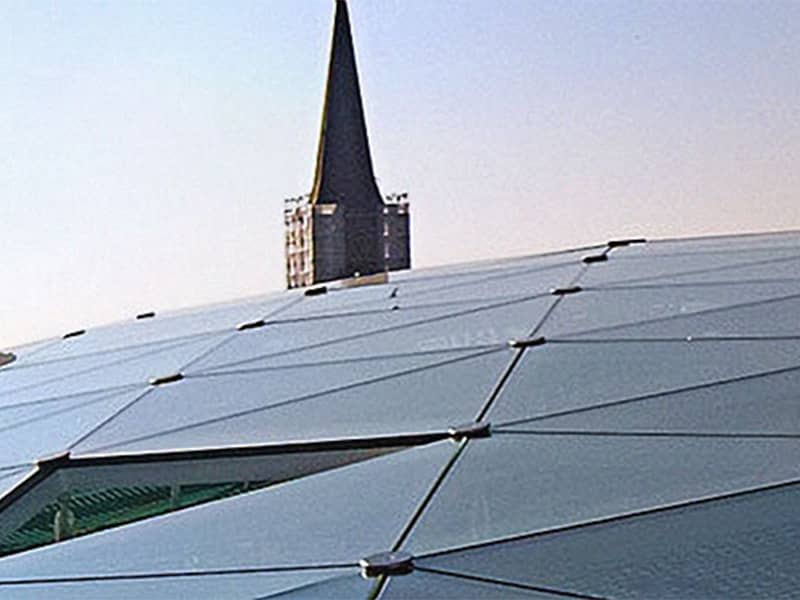 Auch bei hochkomplizierten Glasdachkonstruktionen sind die Profis der Firma Lippold die richtigen für die Sanierung in Berlin